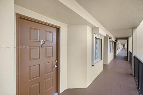Condominio en venta en Pembroke Pines, Florida, 2 dormitorios, 105.63 m2 № 2091072 - foto 5