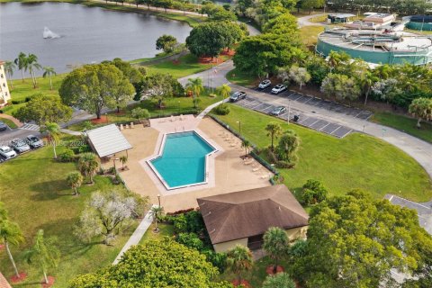 Condominio en venta en Pembroke Pines, Florida, 2 dormitorios, 105.63 m2 № 2091072 - foto 30