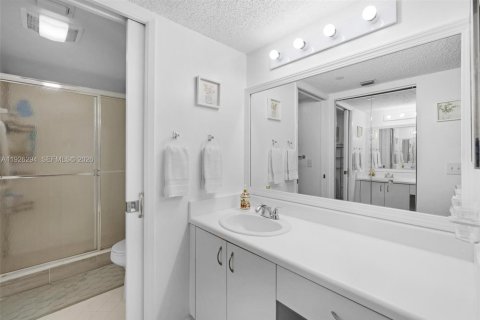 Condominio en venta en Pembroke Pines, Florida, 2 dormitorios, 105.63 m2 № 2091072 - foto 9