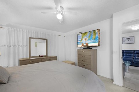 Condominio en venta en Pembroke Pines, Florida, 2 dormitorios, 105.63 m2 № 2091072 - foto 7