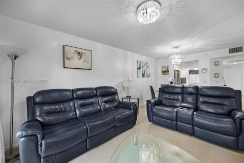 Condominio en venta en Pembroke Pines, Florida, 2 dormitorios, 105.63 m2 № 2091072 - foto 3