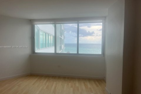 Снять в аренду кондоминиум в Майами-Бич, Флорида 1 спальня, 93.83м2, № 1986674 - фото 2