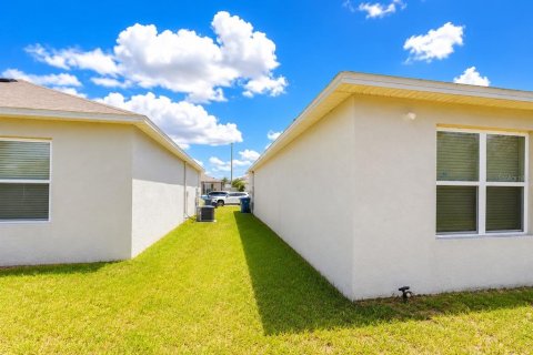 House in Haines City, Florida 3 bedrooms, 160.26 sq.m. № 2205498 - photo 3