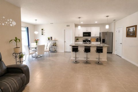 House in Haines City, Florida 3 bedrooms, 160.26 sq.m. № 2205498 - photo 6