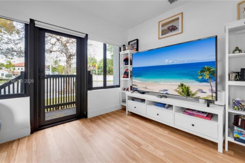 Купить виллу или дом в Майами, Флорида 3 спальни, 124.49м2, № 2026401 - фото 17