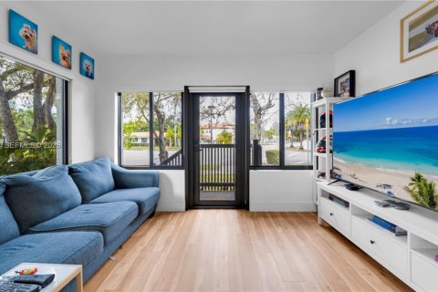 Купить виллу или дом в Майами, Флорида 3 спальни, 124.49м2, № 2026401 - фото 16