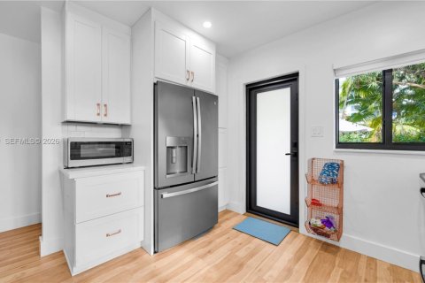 Купить виллу или дом в Майами, Флорида 3 спальни, 124.49м2, № 2026401 - фото 12