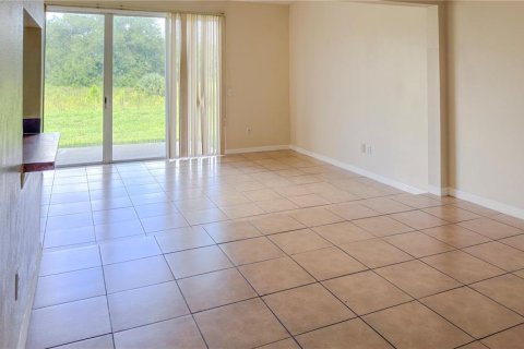 Townhouse in Davenport, Florida 3 bedrooms, 126.72 sq.m. № 2377854 - photo 3