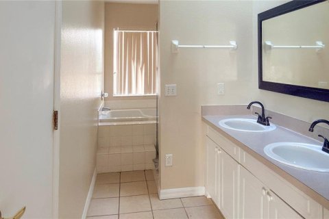 Townhouse in Davenport, Florida 3 bedrooms, 126.72 sq.m. № 2377854 - photo 9