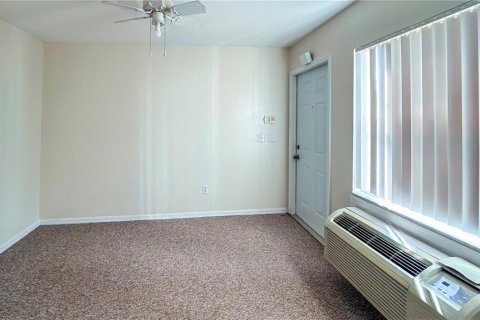 Townhouse in Davenport, Florida 3 bedrooms, 126.72 sq.m. № 2377854 - photo 6