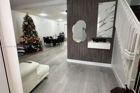 Adosado en alquiler en Miami, Florida, 3 dormitorios, 161.65 m2 № 1993853 - foto 11