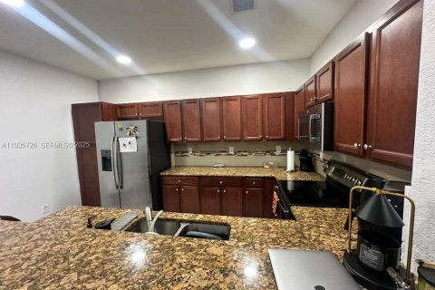 Adosado en alquiler en Miami, Florida, 3 dormitorios, 161.65 m2 № 1993853 - foto 9