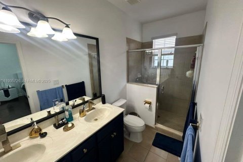 Adosado en alquiler en Miami, Florida, 3 dormitorios, 161.65 m2 № 1993853 - foto 22