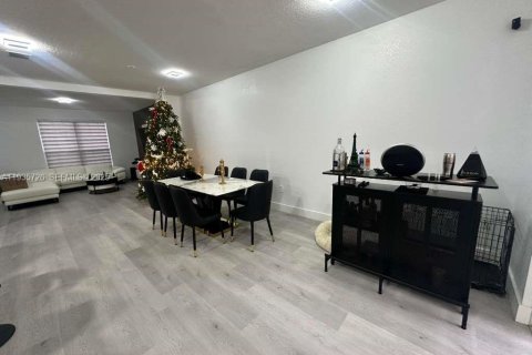 Adosado en alquiler en Miami, Florida, 3 dormitorios, 161.65 m2 № 1993853 - foto 6