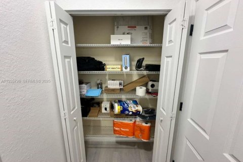 Adosado en alquiler en Miami, Florida, 3 dormitorios, 161.65 m2 № 1993853 - foto 29