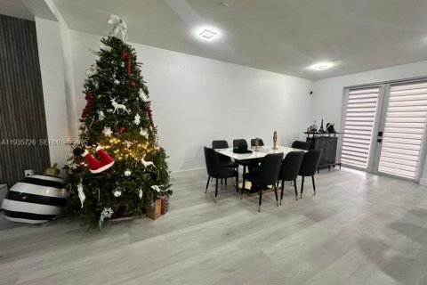 Adosado en alquiler en Miami, Florida, 3 dormitorios, 161.65 m2 № 1993853 - foto 5