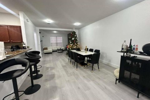 Adosado en alquiler en Miami, Florida, 3 dormitorios, 161.65 m2 № 1993853 - foto 7