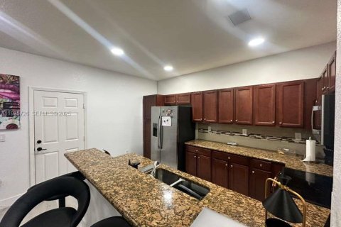 Adosado en alquiler en Miami, Florida, 3 dormitorios, 161.65 m2 № 1993853 - foto 10