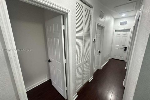 Adosado en alquiler en Miami, Florida, 3 dormitorios, 161.65 m2 № 1993853 - foto 17