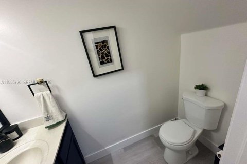 Adosado en alquiler en Miami, Florida, 3 dormitorios, 161.65 m2 № 1993853 - foto 26