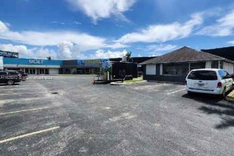 Propiedad comercial en venta en Florida City, Florida № 1692774 - foto 4