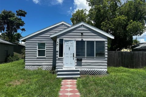 House in Saint Petersburg, Florida 3 bedrooms, 80.64 sq.m. № 2294635