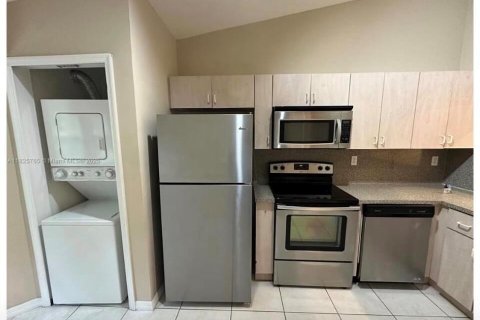 Снять в аренду кондоминиум в Хомстед, Флорида 3 комнаты, 75.72м2, № 2240264 - фото 2