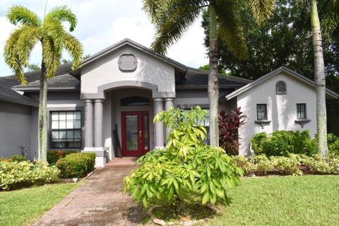 House in Port St. Lucie, Florida 4 bedrooms, 269.88 sq.m. № 2146737