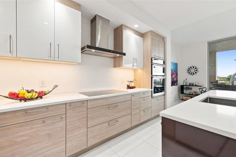 Condo in Sarasota, Florida, 2 bedrooms  № 2355127 - photo 21