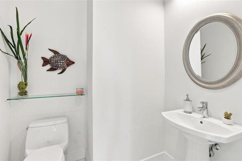 Condo in Sarasota, Florida, 2 bedrooms  № 2355127 - photo 24