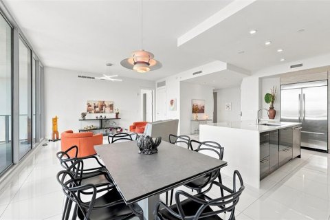 Condo in Sarasota, Florida, 2 bedrooms  № 2355127 - photo 18