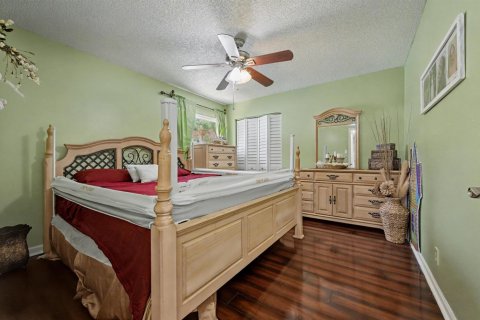 House in North Lauderdale, Florida 3 bedrooms, 166.48 sq.m. № 2083736 - photo 18