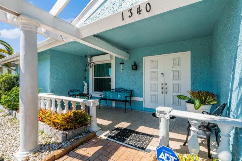 House in North Lauderdale, Florida 3 bedrooms, 166.48 sq.m. № 2083736 - photo 6