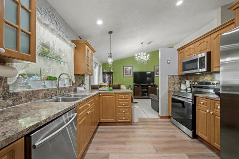 House in North Lauderdale, Florida 3 bedrooms, 166.48 sq.m. № 2083736 - photo 12