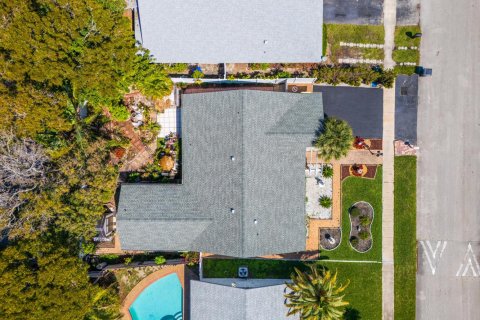 House in North Lauderdale, Florida 3 bedrooms, 166.48 sq.m. № 2083736 - photo 24