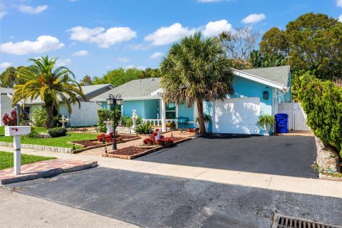 House in North Lauderdale, Florida 3 bedrooms, 166.48 sq.m. № 2083736 - photo 2