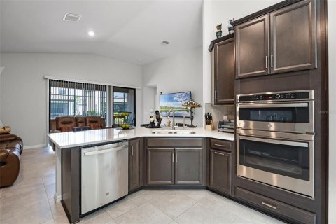 Купить виллу или дом в Киссимми, Флорида 8 комнат, 190.45м2, № 2095870 - фото 18