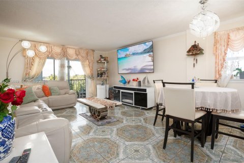 Condominio en venta en North Miami Beach, Florida, 2 dormitorios, 100.06 m2 № 2031481 - foto 6