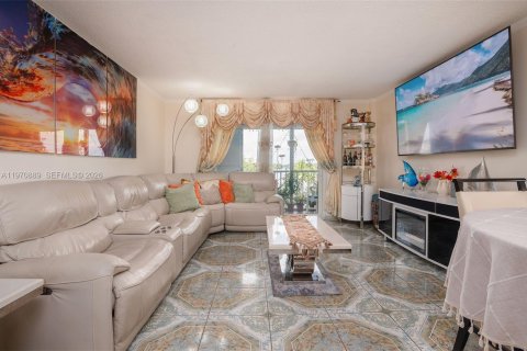 Condominio en venta en North Miami Beach, Florida, 2 dormitorios, 100.06 m2 № 2031481 - foto 9
