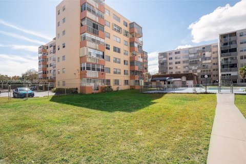 Condominio en venta en North Miami Beach, Florida, 2 dormitorios, 100.06 m2 № 2031481 - foto 22