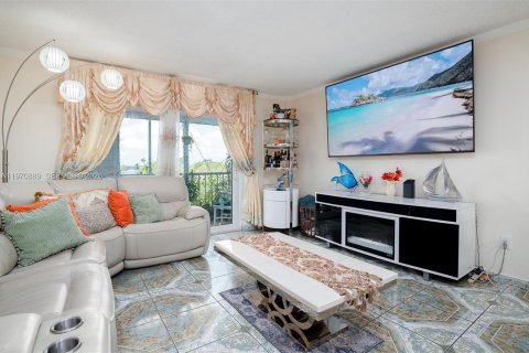 Condominio en venta en North Miami Beach, Florida, 2 dormitorios, 100.06 m2 № 2031481 - foto 7