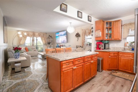 Condominio en venta en North Miami Beach, Florida, 2 dormitorios, 100.06 m2 № 2031481 - foto 3