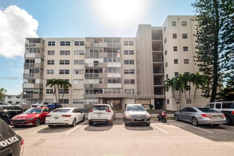 Condominio en venta en North Miami Beach, Florida, 2 dormitorios, 100.06 m2 № 2031481 - foto 29