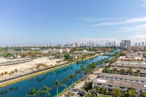 Condominio en venta en North Miami Beach, Florida, 2 dormitorios, 100.06 m2 № 2031481 - foto 2