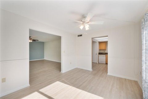 Condo in Lakeland, Florida, 2 bedrooms  № 2195813 - photo 13