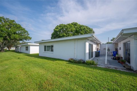Condo in Lakeland, Florida, 2 bedrooms  № 2195813 - photo 24