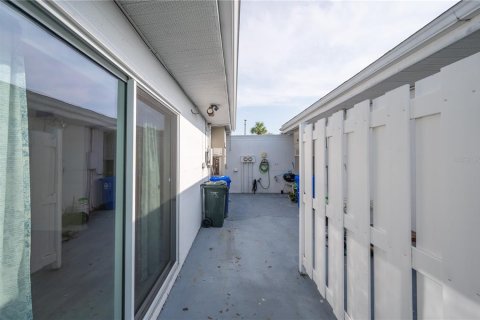 Condo in Lakeland, Florida, 2 bedrooms  № 2195813 - photo 23