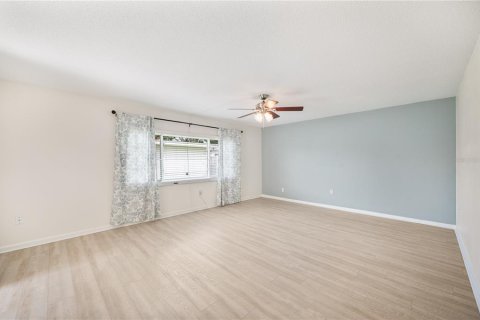 Condo in Lakeland, Florida, 2 bedrooms  № 2195813 - photo 11