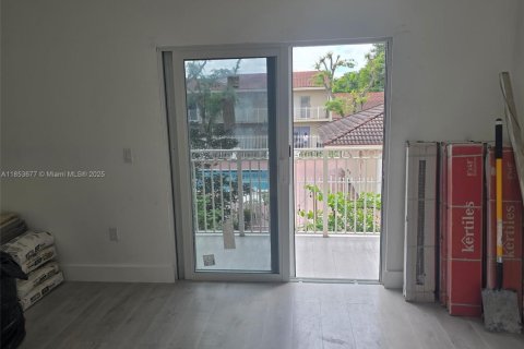 Apartamento en alquiler en Miami Lakes, Florida, 3 dormitorios, 117.99 m2 № 1871585 - foto 8