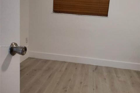 Apartamento en alquiler en Miami Lakes, Florida, 3 dormitorios, 117.99 m2 № 1871585 - foto 5